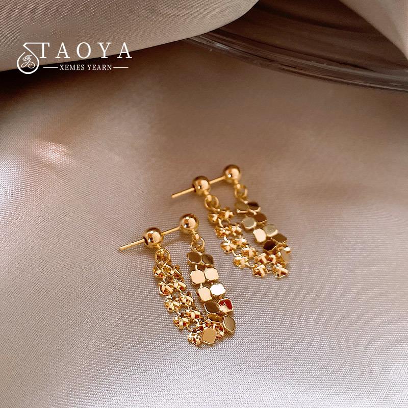 

Europe and America Shiny Metal Geometric Tassel Gold Color Earrings For Girls 2026 Fashion Jewelry Women s Exquisite Accessories
