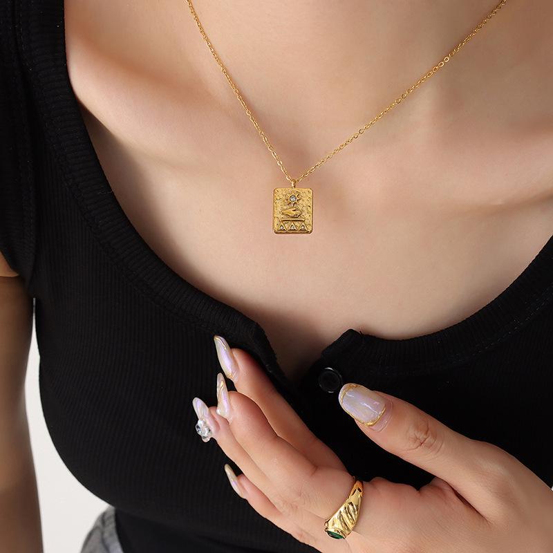 European-Style Personalized Zircon Pendant Necklace In 18K Gold-Plated Titanium Steel Clavicle Chain