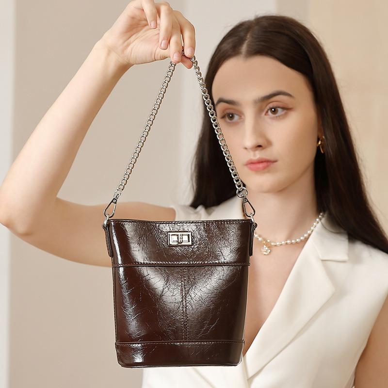 Oil Wax First Layer Cowhide Fashionable Small Light Luxury Bag Women's New Women's Bag Simple Mobile Phone Change Bucket Bag