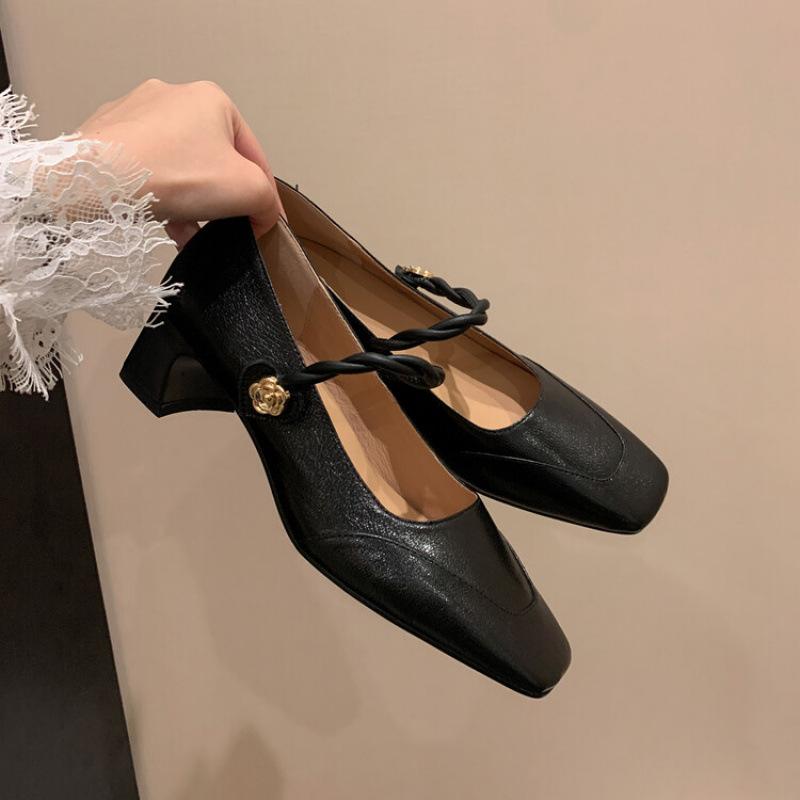 

New women s fashion single shoes leather non-slip beef tendon sole casual solid color fashion large size shoes square head four seasons leather shoes 40