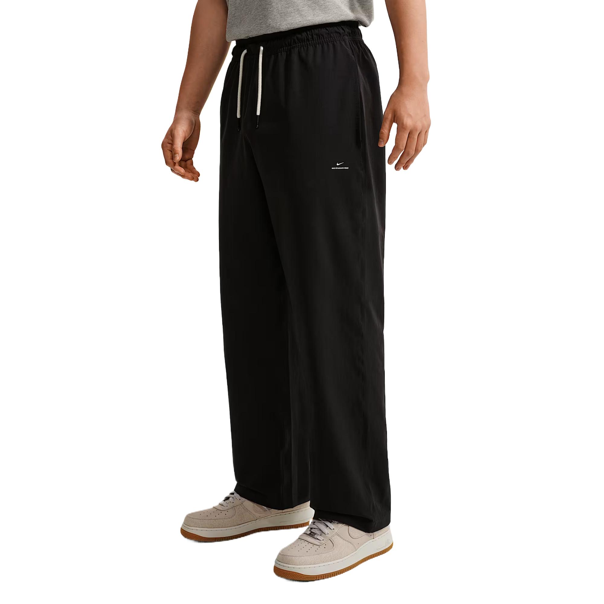 Nike Dri FIT Standard Issue Basketball Shorts Men s Black/Light Ivory M