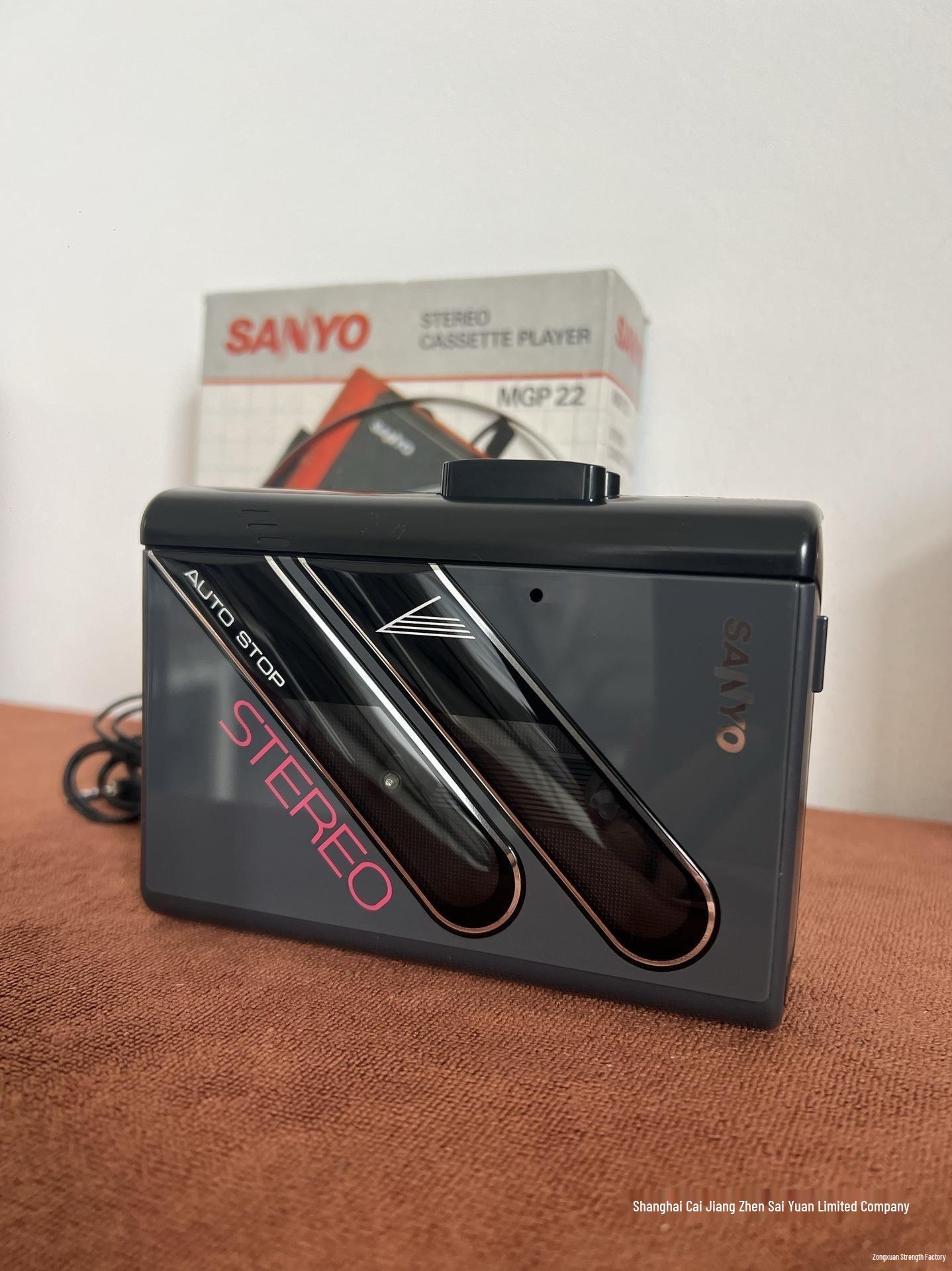 

Sanyo Ретро 90-х Портативний касетний Walkman