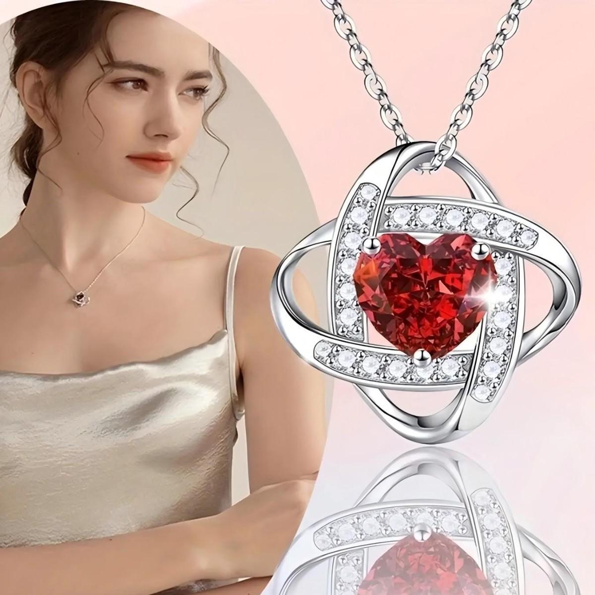 

Clover Pendant Necklace Eternal Heart Diamond Pendant Collarbone Chain