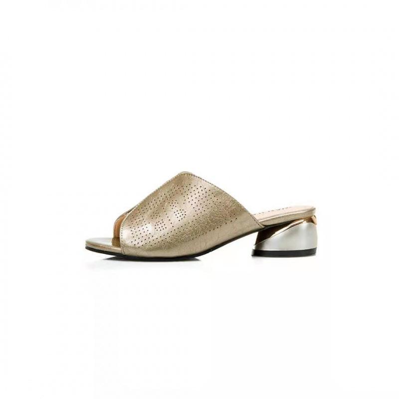 

2021 лето новый рыбий рот дышащие женские темпераментные повседневные модные повседневные трендовые ленивые полушлепанцы большого размера 42 золотой