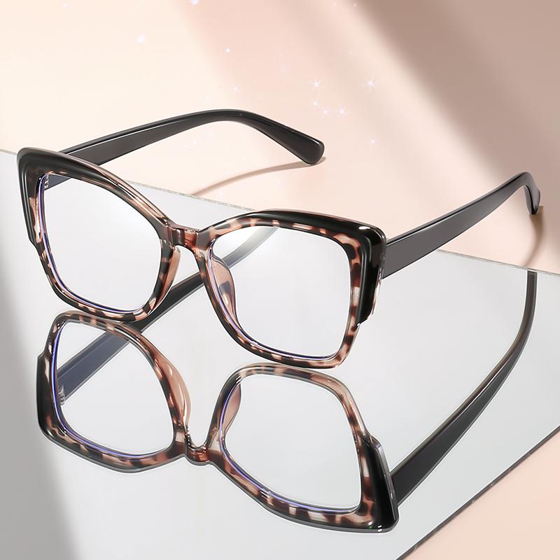 The retro cat-eye flat glasses with contrasting color design are both fashionable and versatile anti-blue light glasses