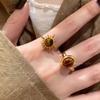 Eleganter goldener Ring mit Sonnenblumen-Tigerauge-Stein – einzigartiges 2025-Design für Damen.