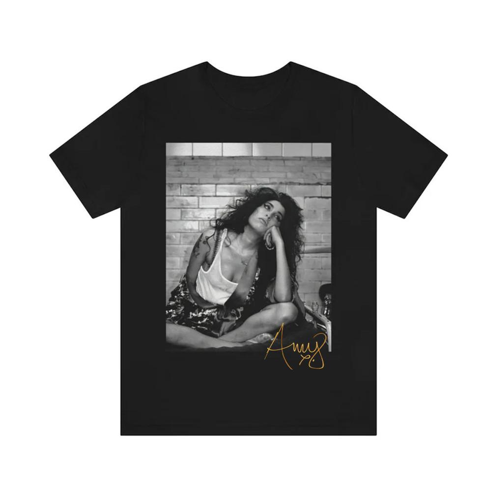 Amy Winehouse signature Black Classic T Shirt Size S M L 234XL Unisex T-Shirt XXL