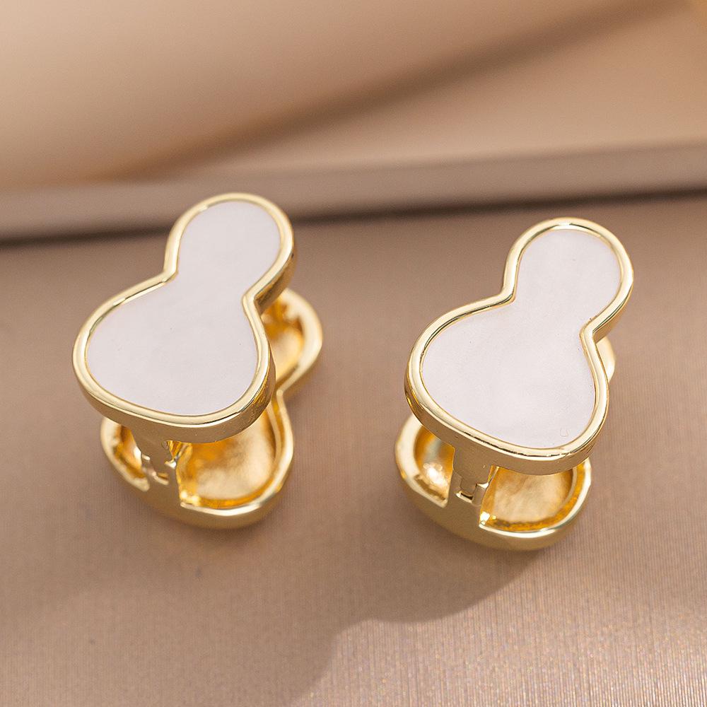 Eleganckie kolczyki sztyfty z cyrkoniami w kształcie koniczynki i misia - Nowy szykowny design