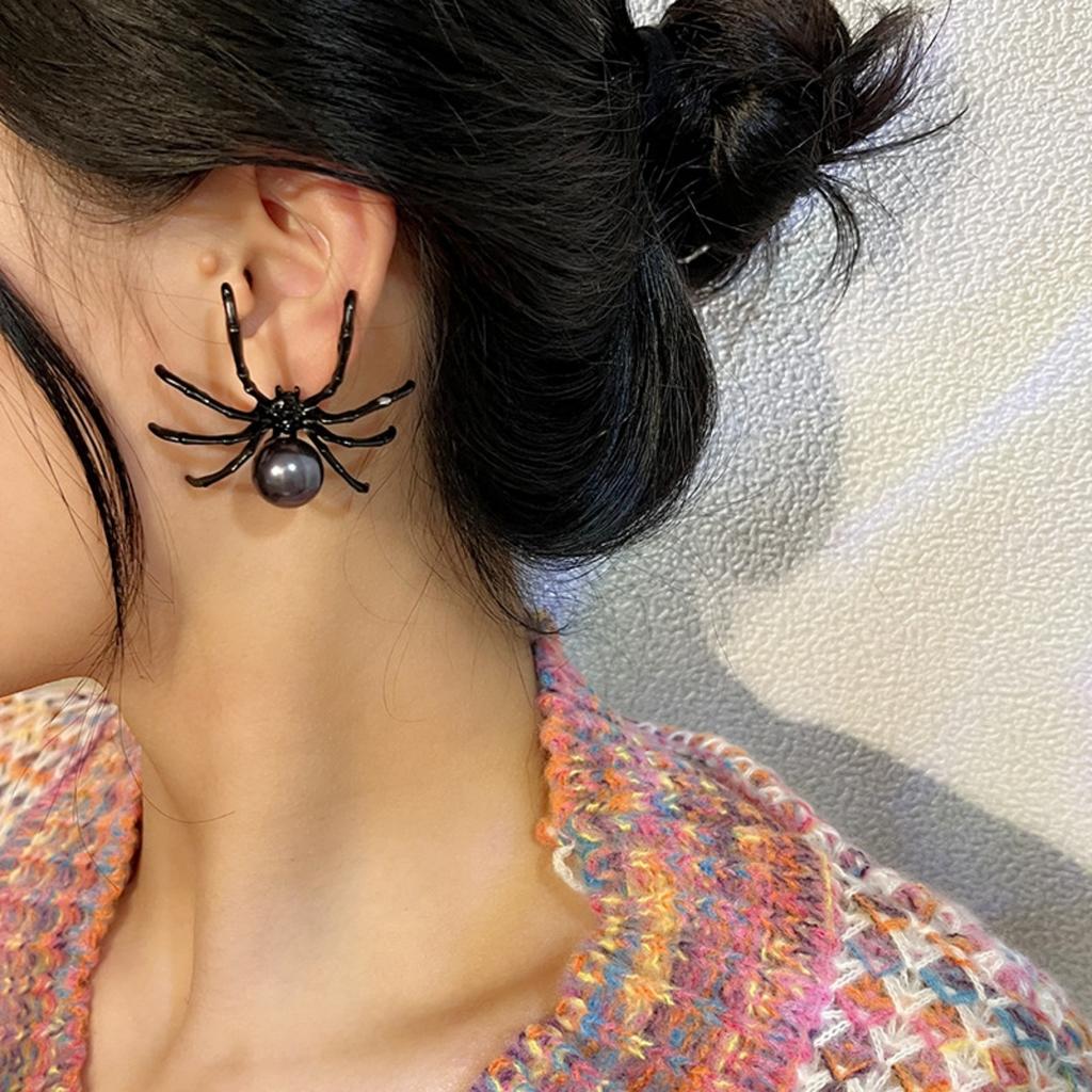 Exaggerated Punk Vintage Imitation Pearl Black Spider Stud Earrings Gothic Insect Spider Earring For Women Men Halloween Jewelry