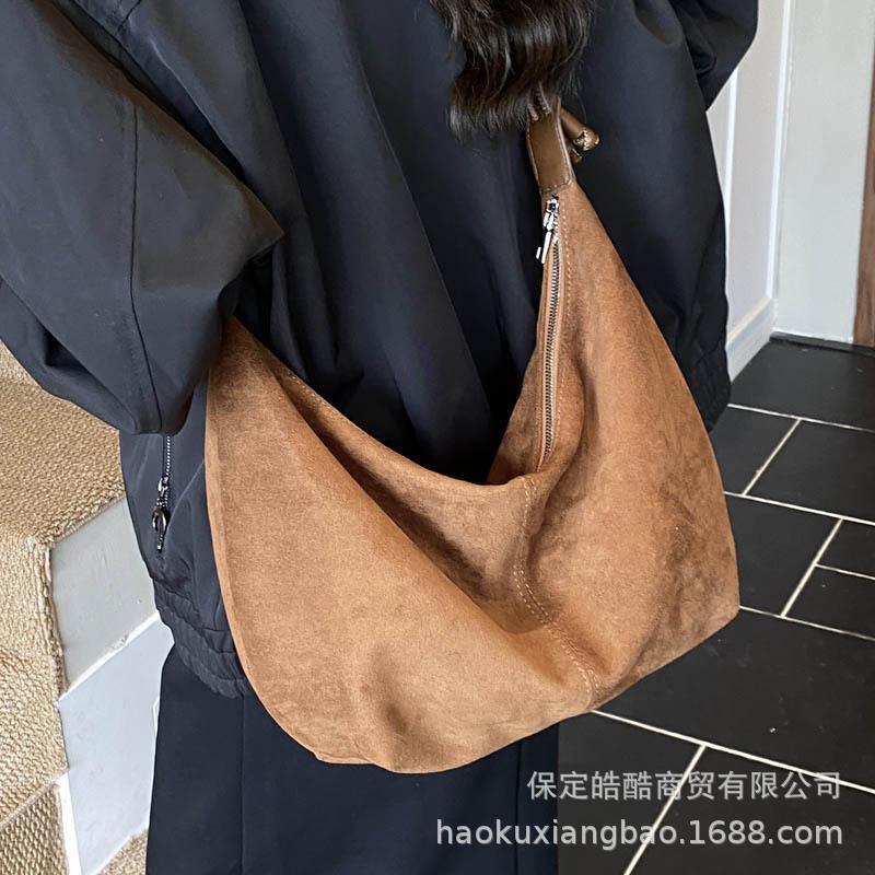 Retro Bag Women's Large Capacity 2025 New Autumn and Winter Versatile Niche Design Single Shoulder Messenger Bag Commuter Dumpling Bag