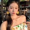 Lafite hollow flower earrings, fashionable and unique design earrings, light luxury and high-end new earrings.