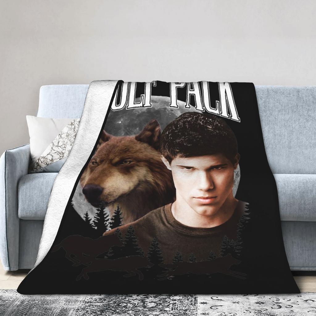 The Twilight Saga Jacob Wolf Pack Girls Muscle Blanket Fleece Portable Warm Throw Blanket for Sofa Outdoor Plush Thin Quilt