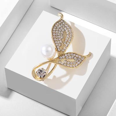 Fashion Female Pearl Leaves Brooch Gold Rhinestone Alloy Clothing Fixed Accessories Anti-fallout Pins Lapel Pins Perfect Gift for Couples