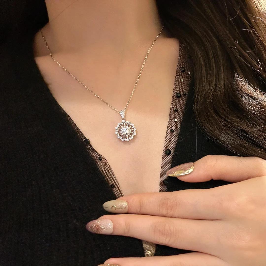 French Retro Diamond-Encrusted Sun Star Pendant Light Luxury Snowflake Compass Necklace Super Flash Snowflake Starboard Stud Earrings Set