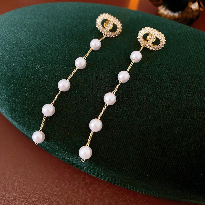 French Baroque Pearl Flower Tassel Earrings: Elegant Silver Needle Studs with a Light Luxury Touch