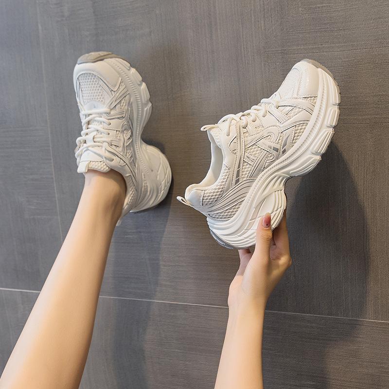 Dad shoes girl 2025 autumn new Internet celebrity with the same lightweight thick sole heightening sports casual fashion versatile women's shoes