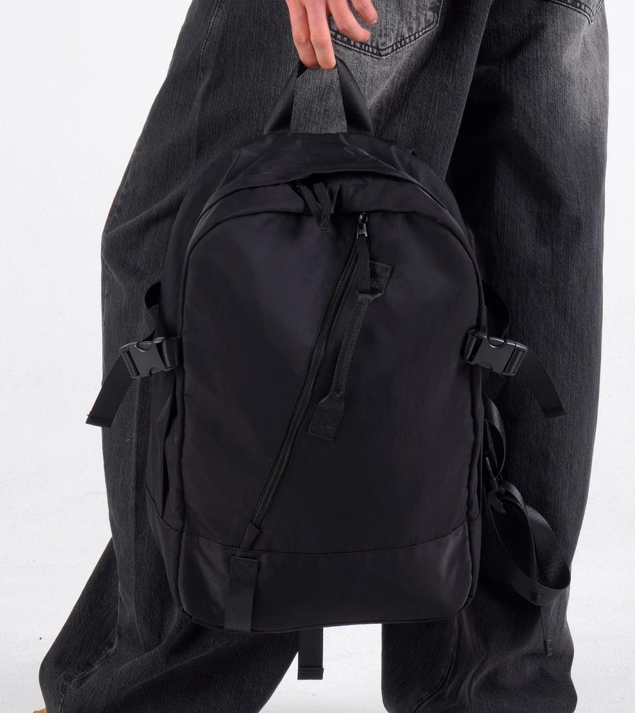 Button Seoul Casual Diagonal Zip-Up Pocket Backpack (Black)