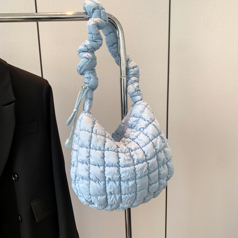 2025 neue koreanische gefaltete Wolken-Tasche Damen-Umhänge-Messenger-Tasche Mode Daunenbaumwollkleidung Achselhöhlen-Knödel-Tasche