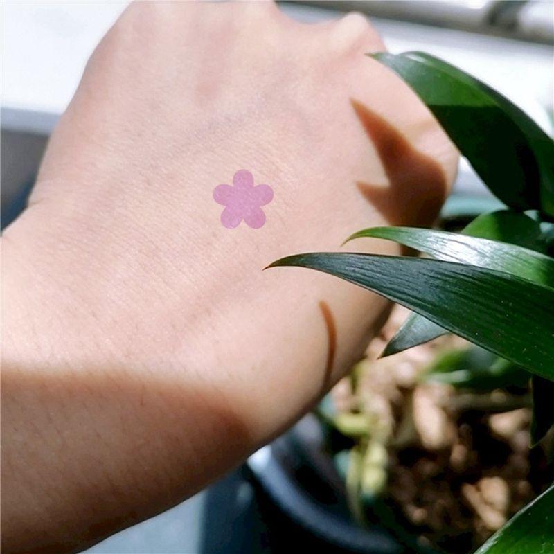 Good-PET Uv Stickers For Sunscreen, 15Mm Flower Shaped Sunblock Patches Stickers For UV Protection Purple (120Pcs)