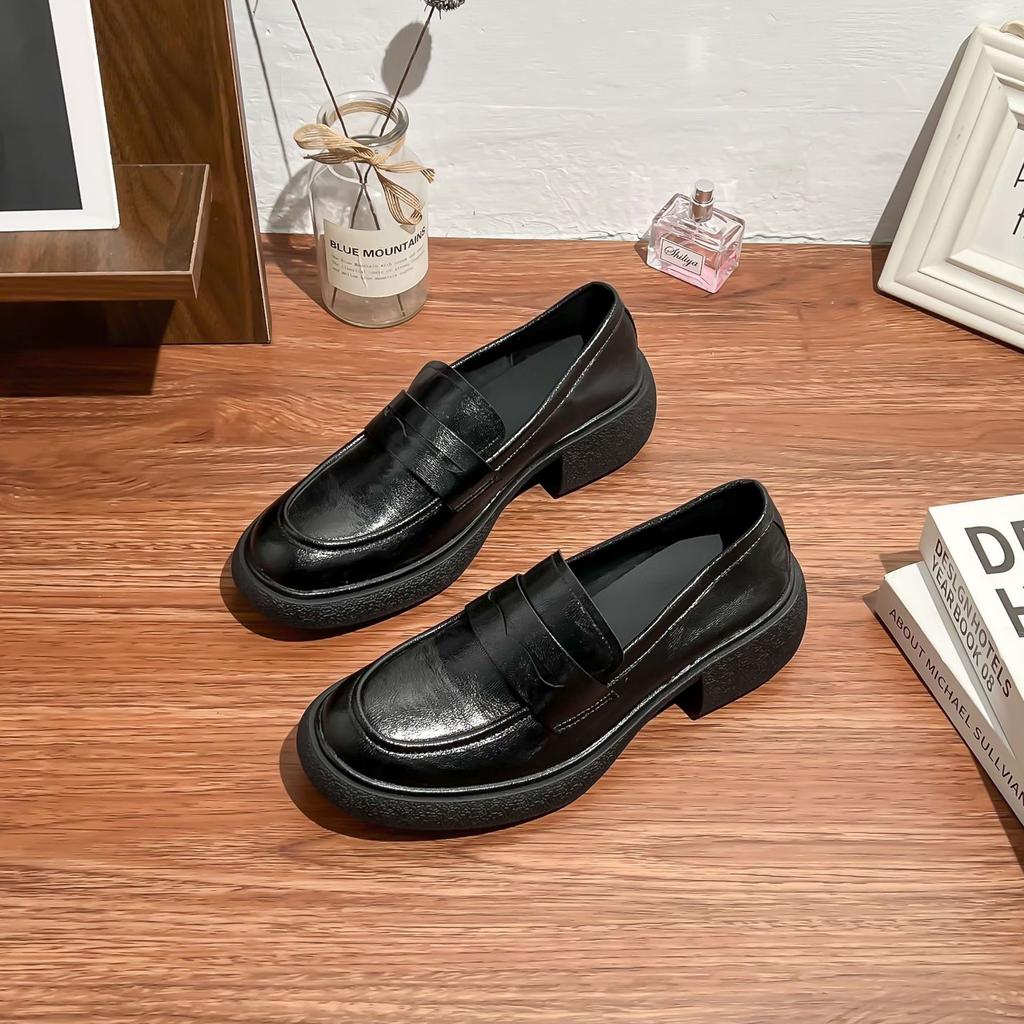 Grape Mother Spring New French Retro Small Leather Shoes Women's 2025 Casual Style Versatile Small Height-increasing Loafers
