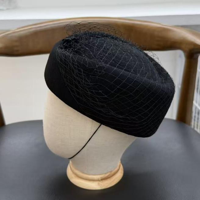 French Retro Mesh Wool Temperament Stewardess Hat Female Autumn and Winter Beret Medicine Box Hat Hepburn Style Elegant Top Hat