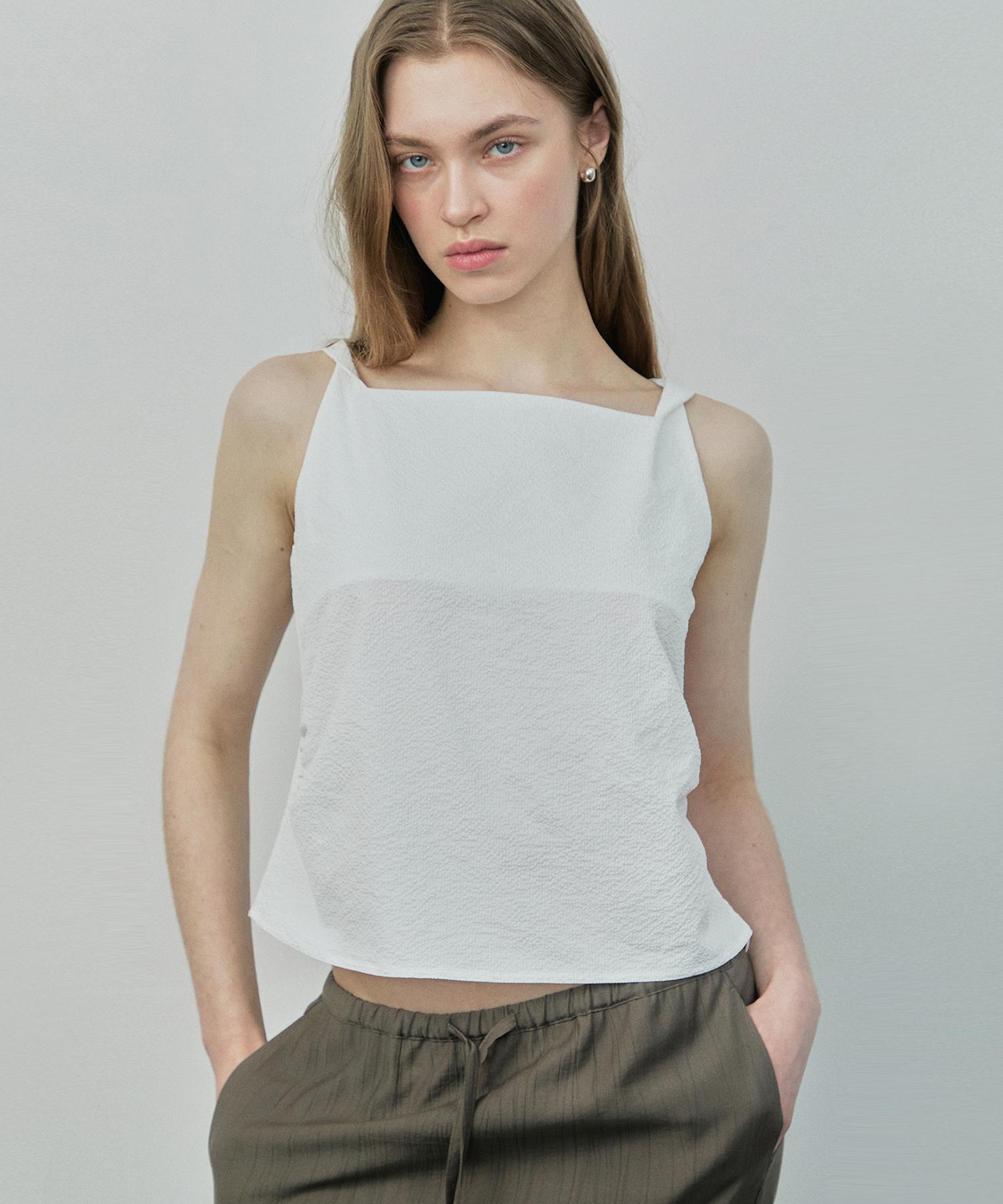 Ihr Twist Side Shirring Blouse / White