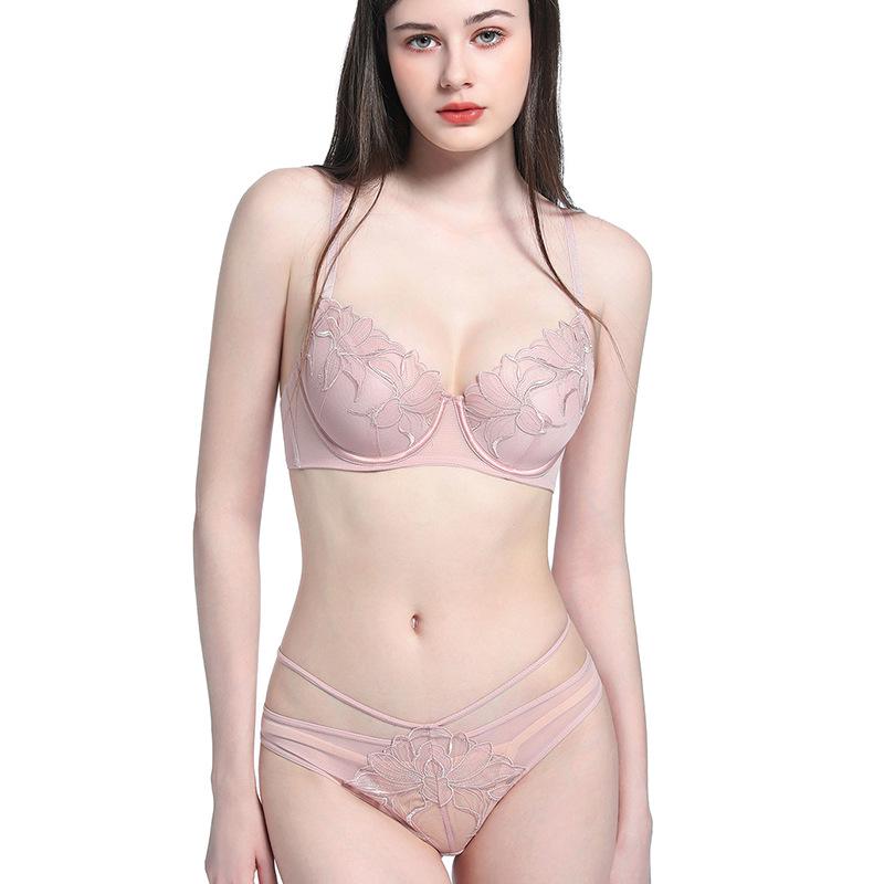 European & American Sexy Lace Bra Set: French Embroidered, Anti-Sagging Design for Smaller Look.