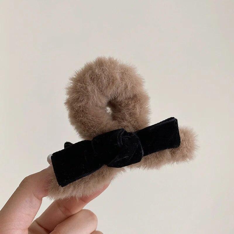 Sweet Bowknot Plush Hair Claw Clip New Classic Small Hair Clips Barrettes Hairgrips Headdress For Female Winter Hair Accessories