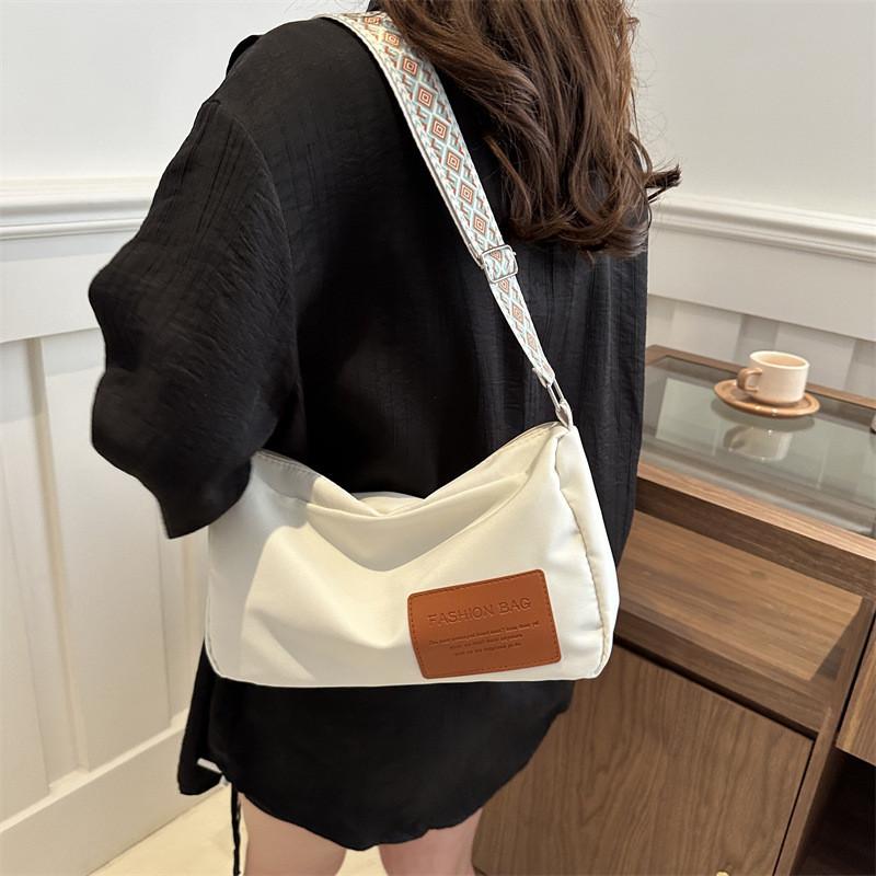 Large Capacity Street Style Tote Bag For Women Fashionable And Functional Shoulder Bag