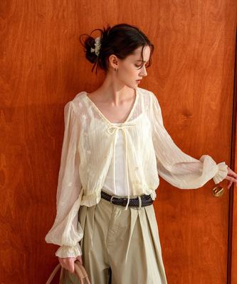 PIGMENT Antique Flower Embroidery Blouse (Kybl2604002)