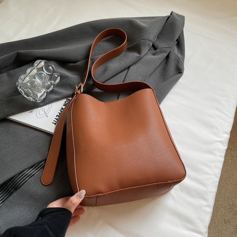 Women's bag new fashionable retro solid color lychee pattern high-end commuting versatile shoulder messenger bag