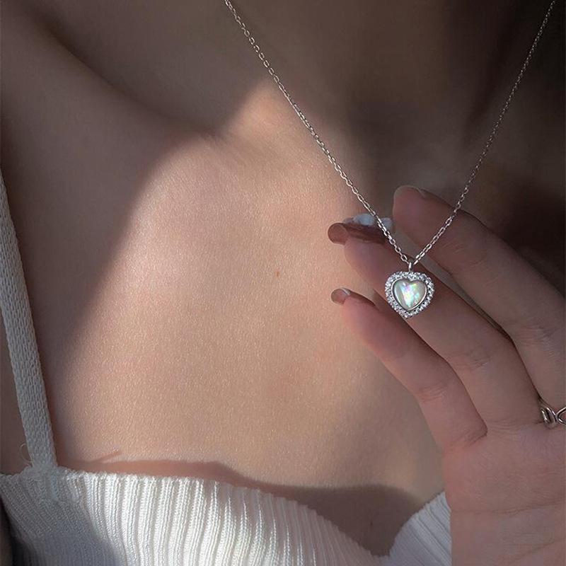 Náhrdelník Láska Dámská Letní Móda Lehký Luxus Niche Designový Smysl Lehký Luxus Bílý Perleťový Srdce Nerezová Ocel Klíční Kost Řetízek