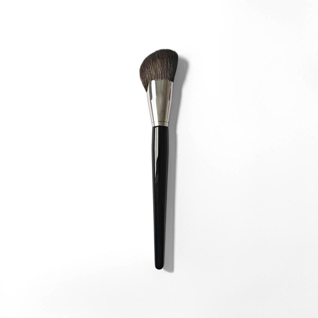 Portable Angled Contour Brush with Wooden Handle & Fiber Bristles