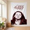 Lana Del Rey (48) Tapiserie de perete Stylish Wall Hanging pentru Dormitor Sufragerie Cămin Cadou drăguț pentru Familie și Prieteni