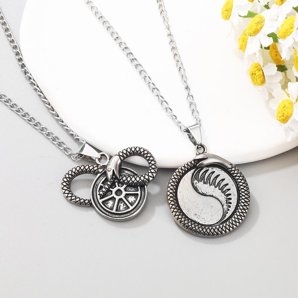 Creative Retro Unisex Snake Bone Pendant Necklace - The Wheel of Time Clavicle Chain