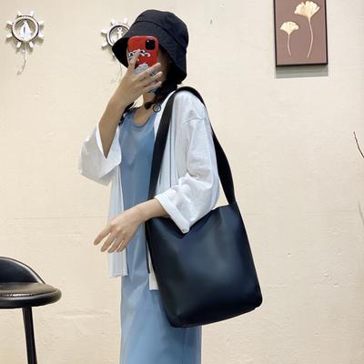 Large Capacity Bag Women's New Trendy Fashion Bucket Bag Versatile Niche Messenger Bag Underarm Bag