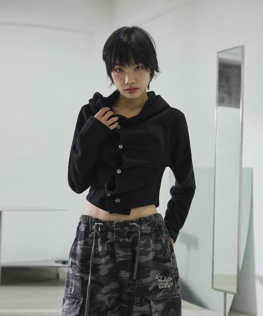 Small Logo Side Button Shirred Hooded Top [Black]