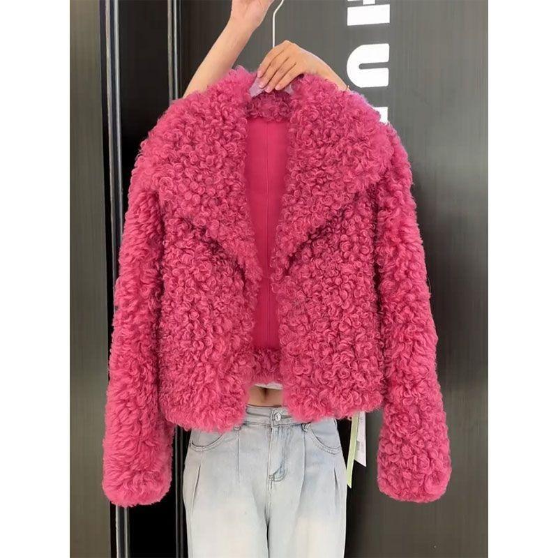 

Зимние новые модели популярны в этом году для омоложения, красивое пальто из искусственного меха цвета розовой розы с подкладкой из овечьей шерсти для женщин S Below 50 kg розы красного