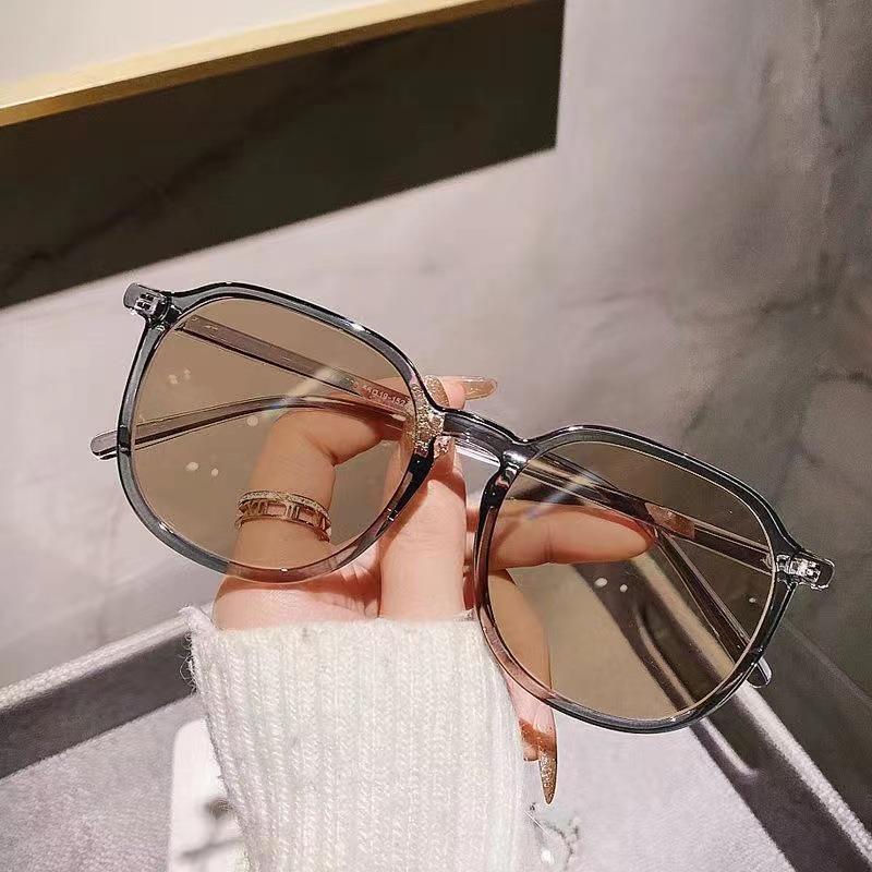 Lichtempfindliche, farbwechselnde Anti-Blaulicht-Brille mit großem Rahmen für Damen mit Sehstärke