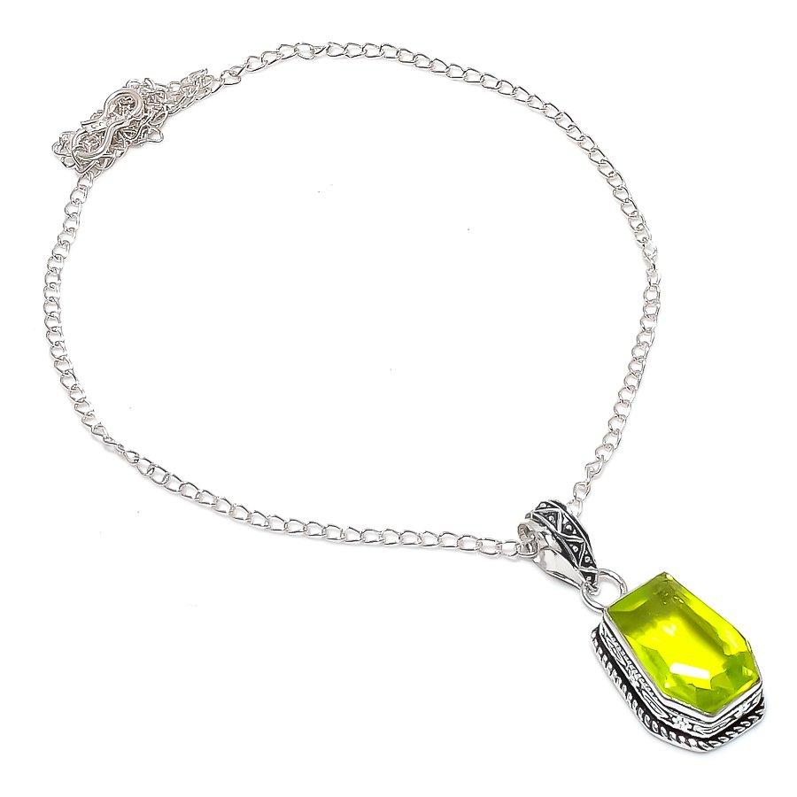 

Перидот Драгоценный камень 925 Стерлинговое серебро Ювелирная подвеска 2,56