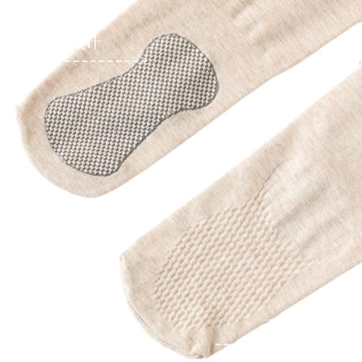 Women's Fleece-Lined Vertical Stripe Leggings – Thickened, Slimming, and Warm Cotton Stirrup Tights for Autumn and Winter.