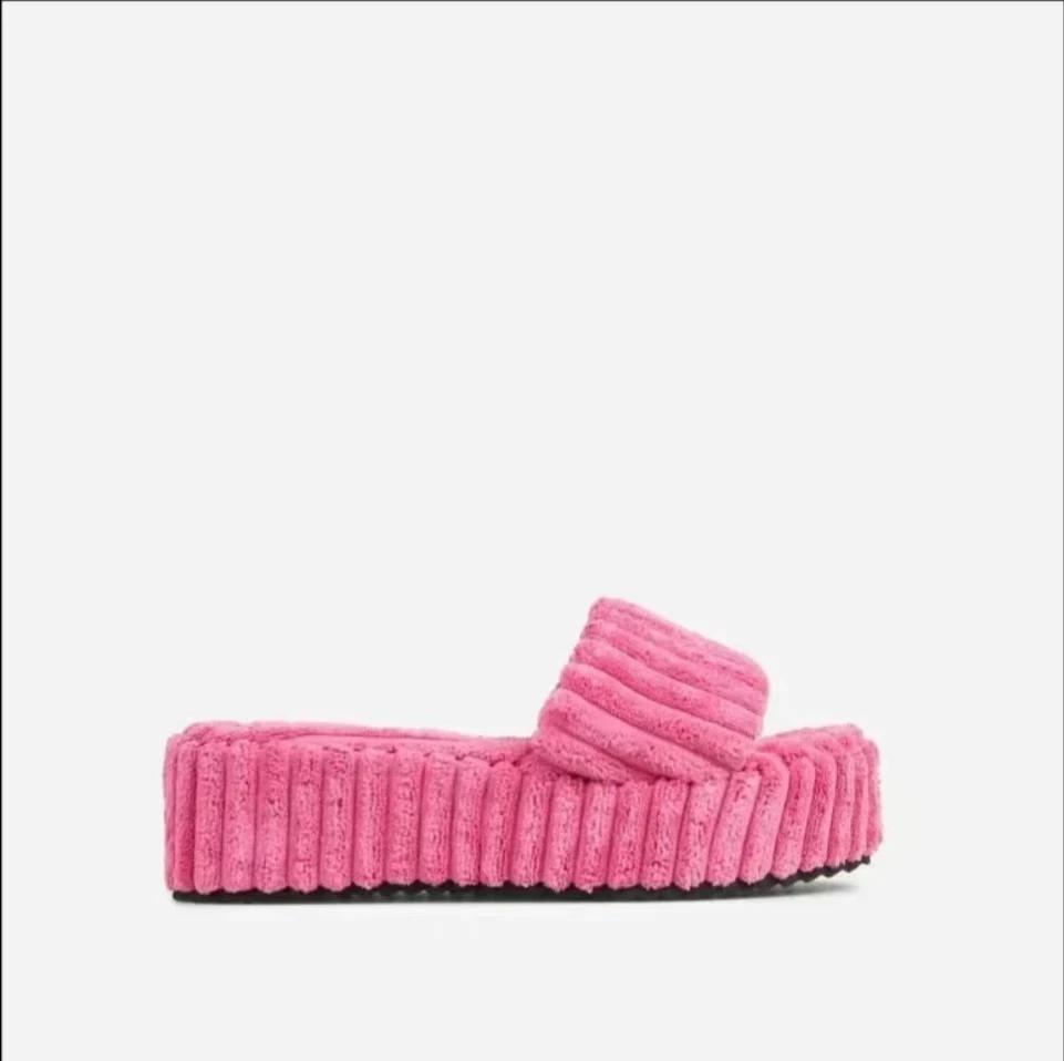 

Женские новые стильные роскошные летние тапочки большого размера на толстой подошве из махрового махрового материала, женские модные открытые домашние тапочки 35