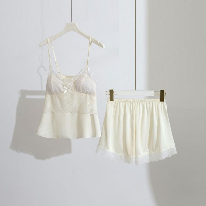 

Летний пижамный комплект из сатина Pure Desire 2025: Женский топ на тонких бретелях с нагрудными вкладышами и шорты. Medium белый/шампанского