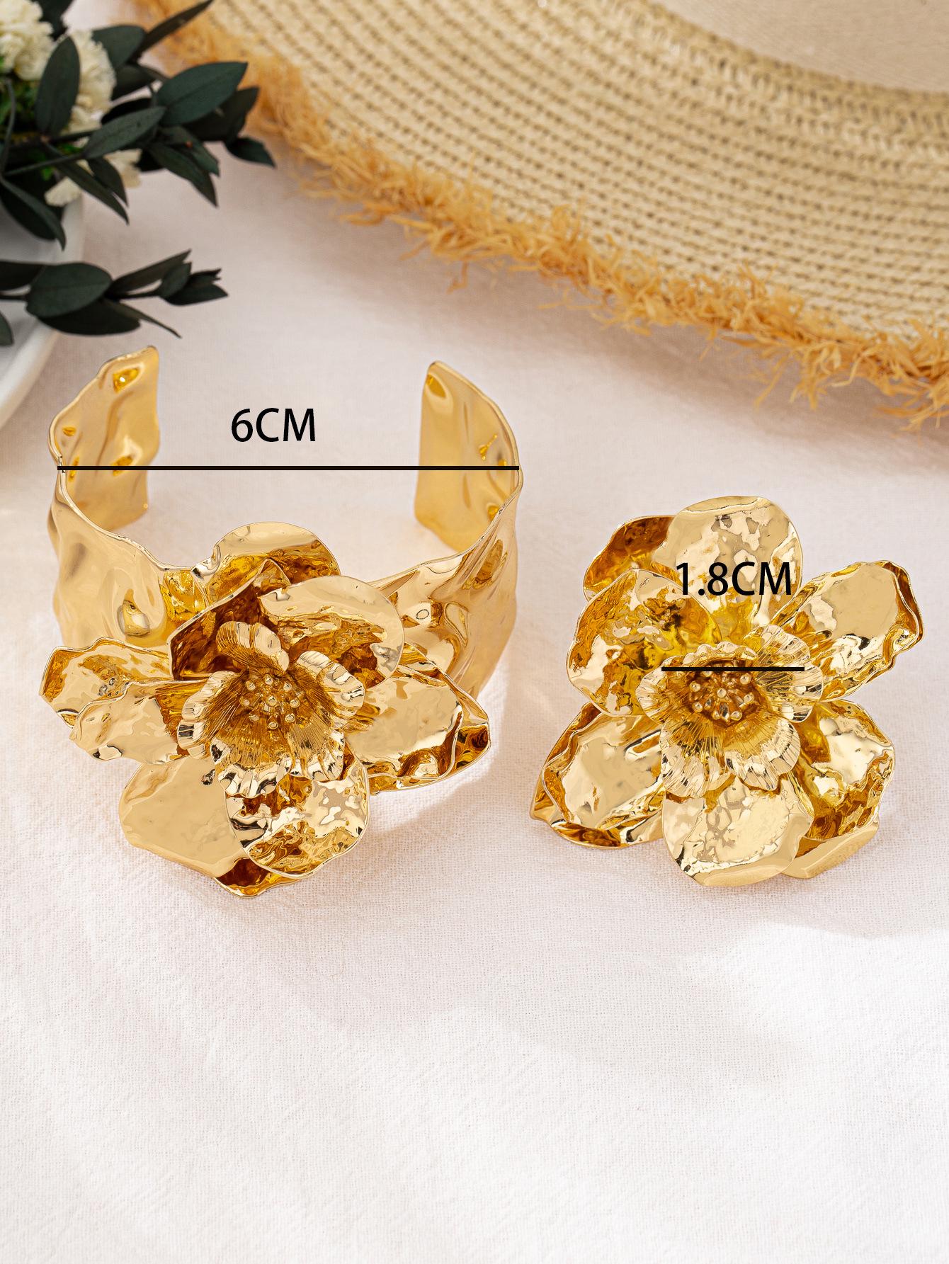 

Изысканный набор 3D цветочных браслетов, колец и серег: Уникальный дизайн с высококачественной отделкой. Идеально в качестве подарка.