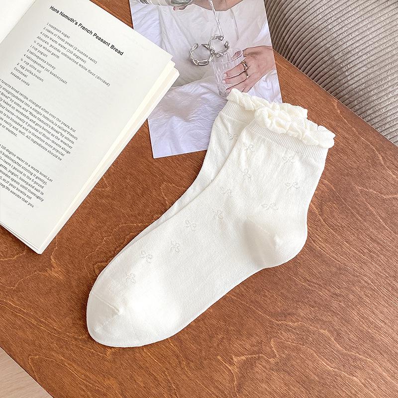 Women's Mid-Calf Heart Pattern Cotton Socks - Bubble Cuff, Thin, Simple, Versatile, Perfect for Spring/Summer.