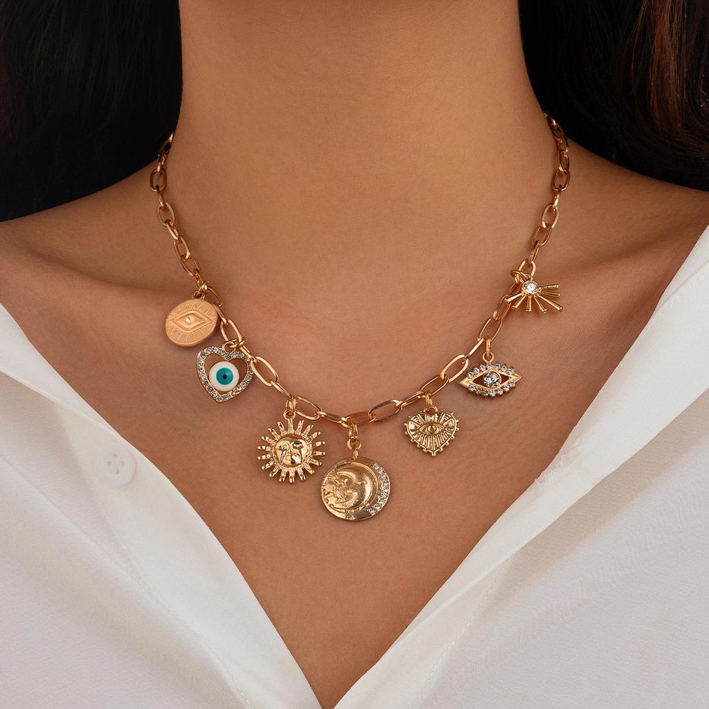 Cold Metal Multi-Eye Fringed Collarbone Necklace Female, Simple Heart-Shaped Strawberry Micro-Inlaid Jewelry