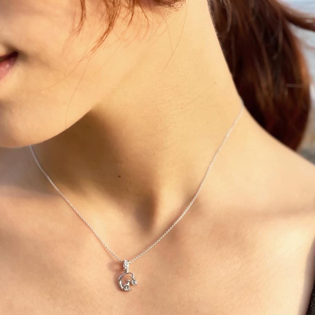 [Piena] Sterling Silver 925 Cubic Zirconia Natural Stone Crescent Moon Cat Necklace for Women (January Garnet)