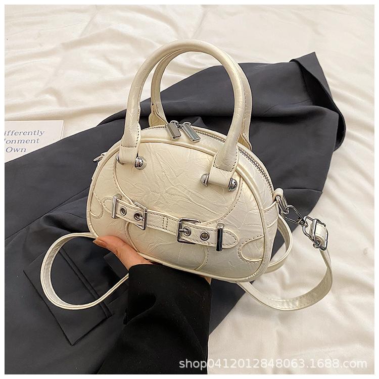 

Niche design portable shell bag 2025 new Korean version ins commuter messenger bag fashionable women s shoulder bag
