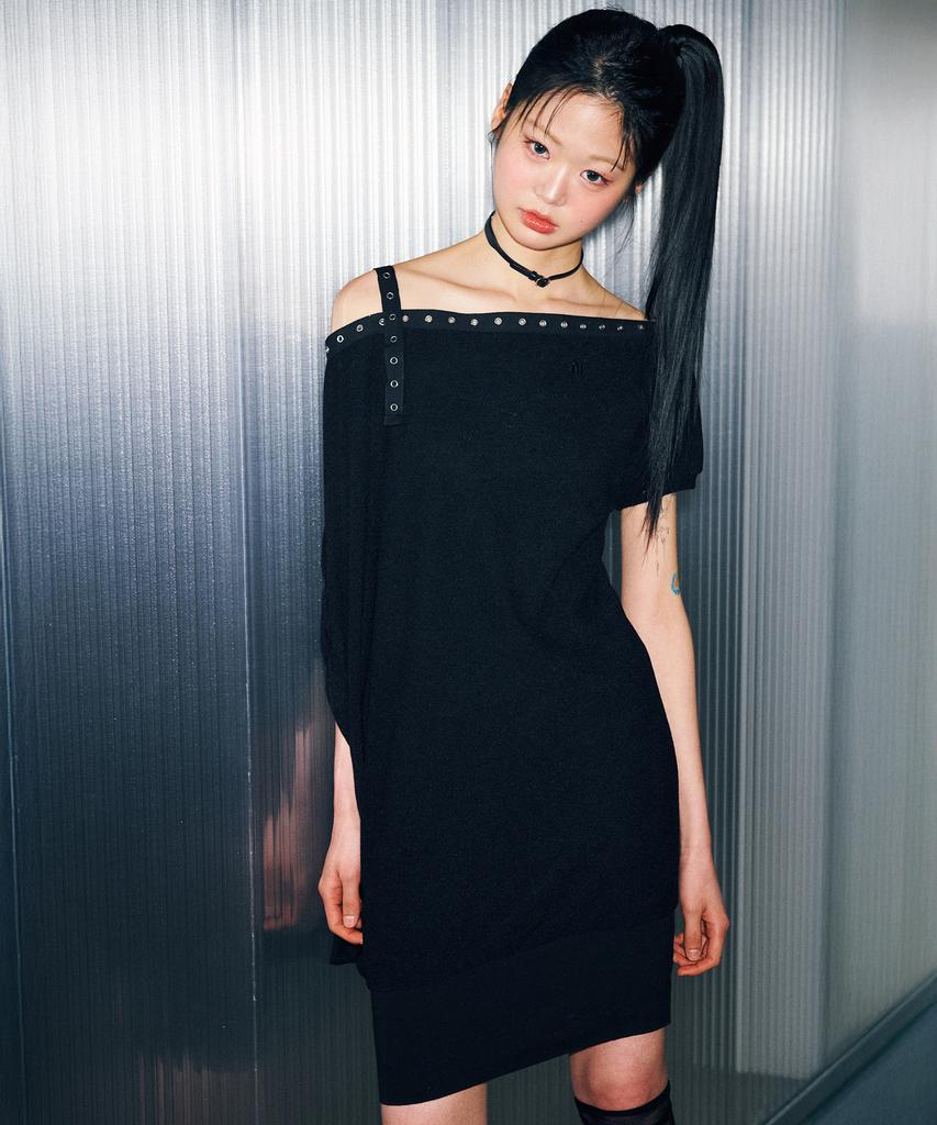 Nilring D07.00 Unbalanced Boat Neck Short-Sleeved Dress _ Black