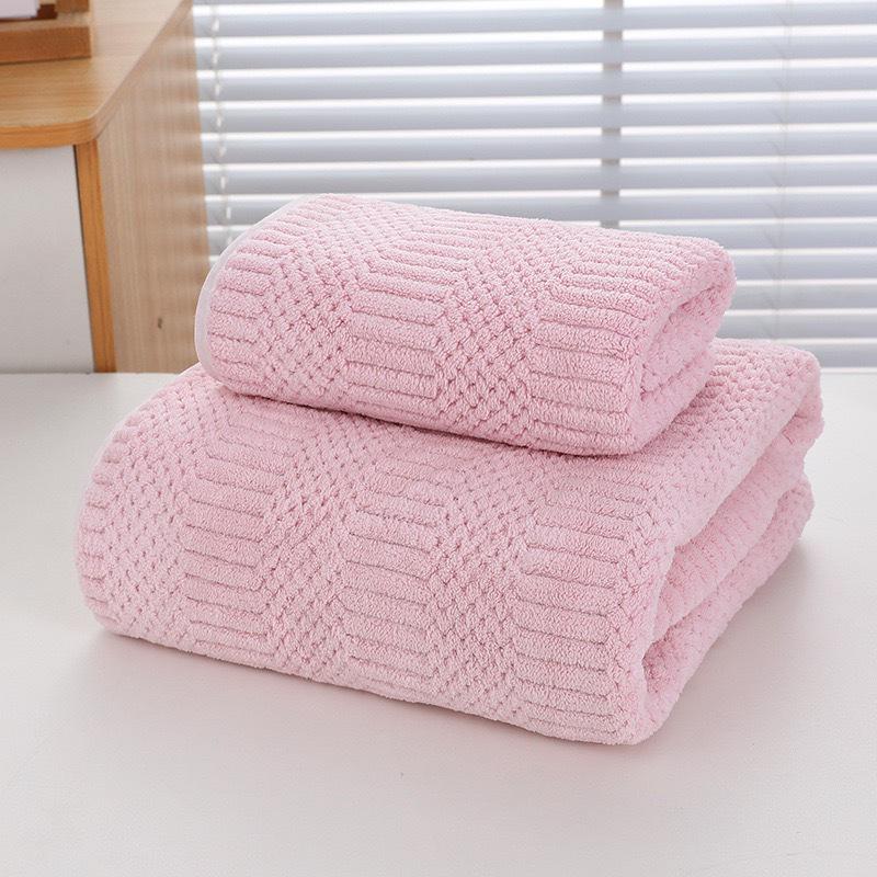 Auspicious Plaid Coral Fleece Bath Towel - Thick, Soft, and Absorbent